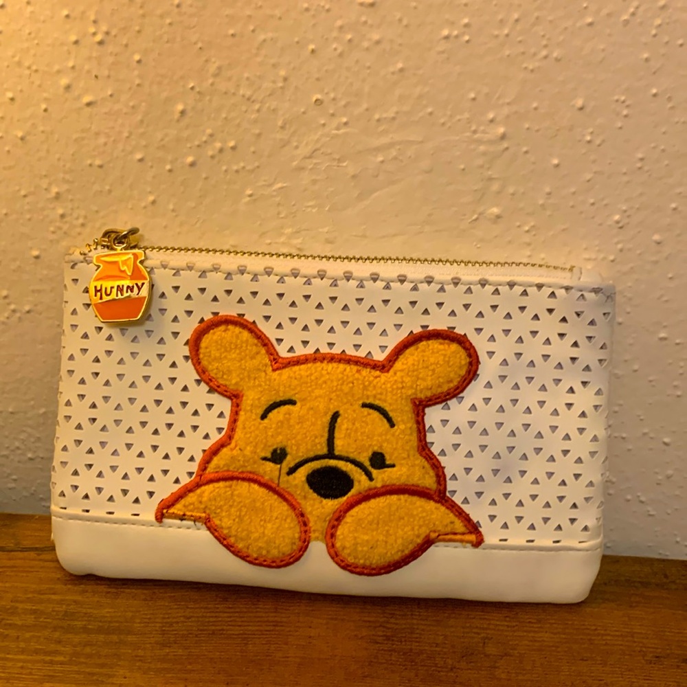 DISNEY WINNIE the POOH WHITE FAUX LEATHER PERFORATED CLUTCH WALLET - Picture 1 of 15